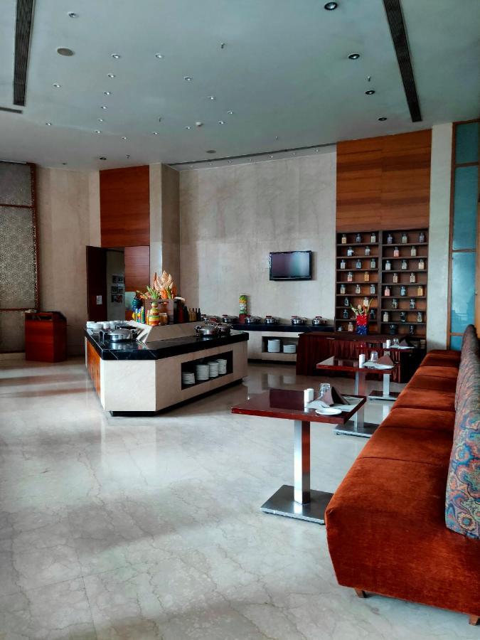Pride Plaza Hotel, Kalkutta Exterior foto The lounge at the airport