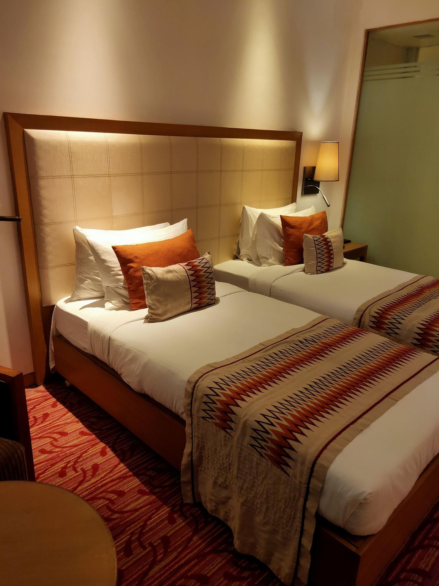 Pride Plaza Hotel, Kalkutta Exterior foto A room at the hotel