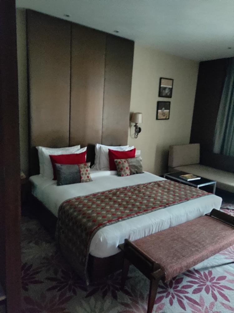 Pride Plaza Hotel, Kalkutta Exterior foto A room at the Taj Bengal