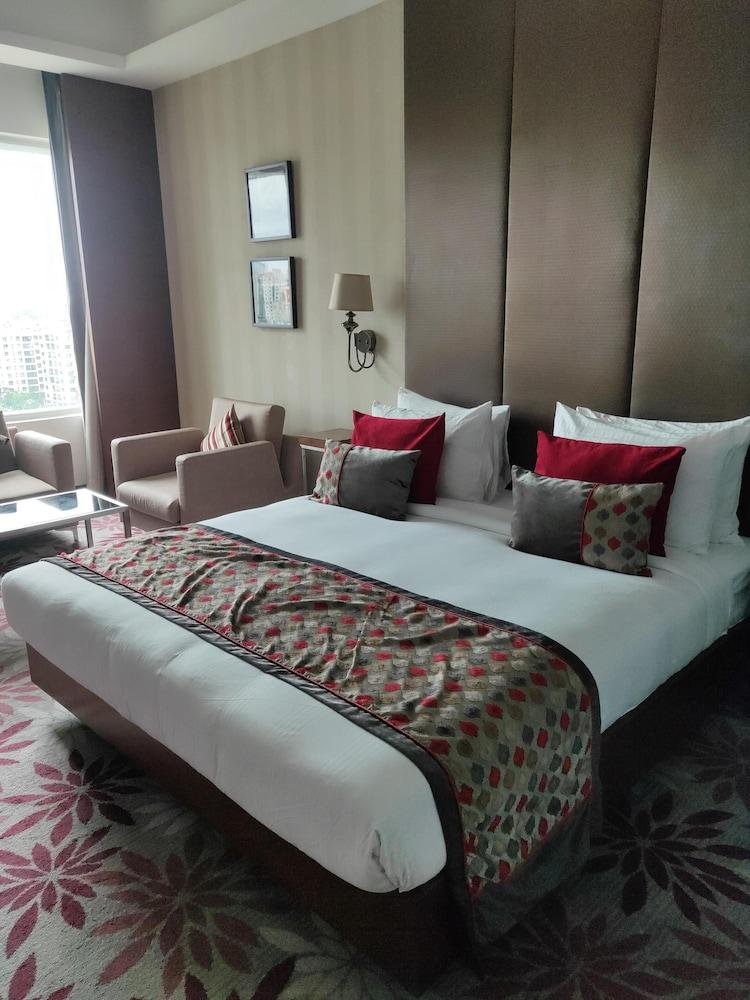 Pride Plaza Hotel, Kalkutta Exterior foto A bed runner