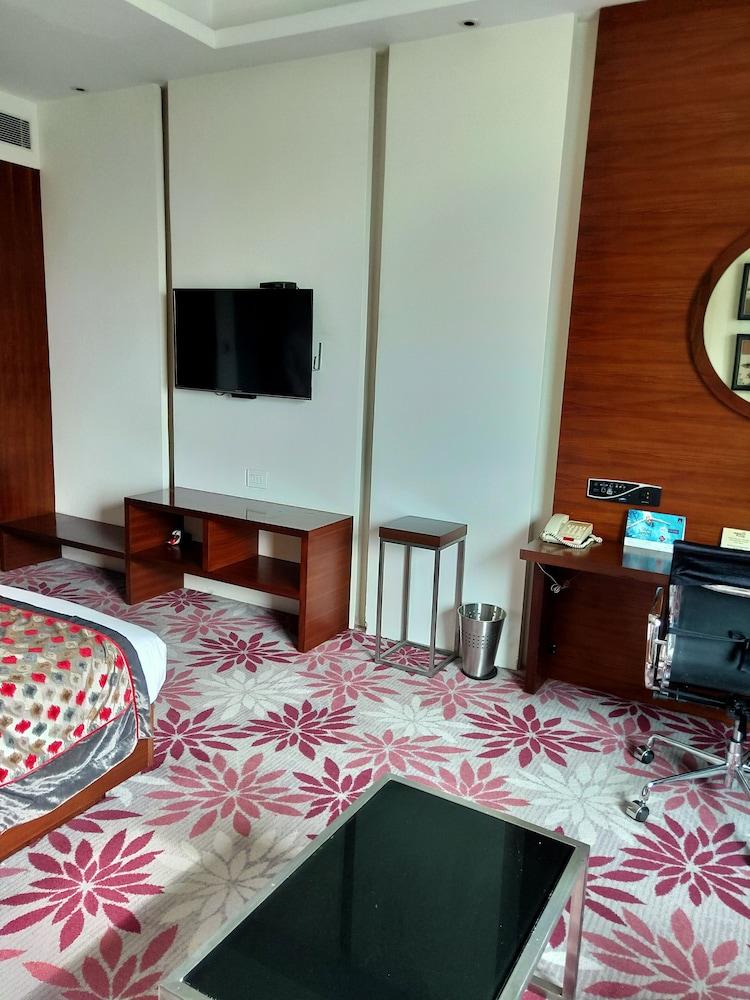 Pride Plaza Hotel, Kalkutta Exterior foto A room at the hotel