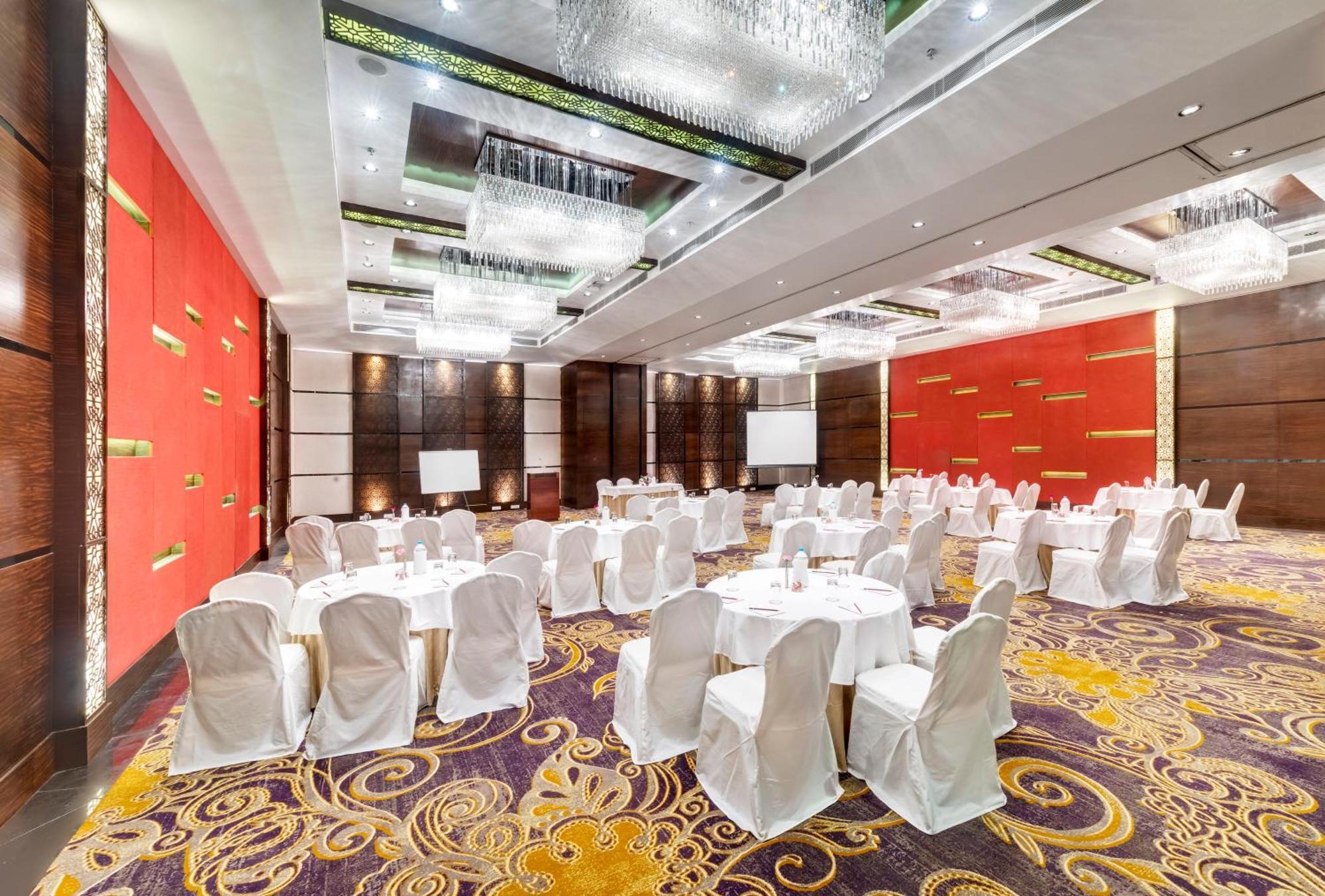 Pride Plaza Hotel, Kalkutta Exterior foto The ballroom