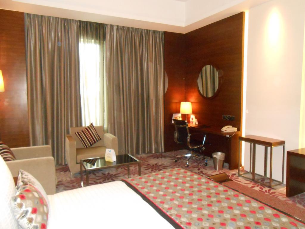 Pride Plaza Hotel, Kalkutta Exterior foto A room at the Taj Bengal