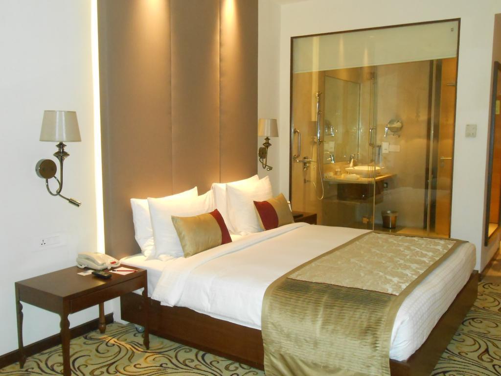 Pride Plaza Hotel, Kalkutta Exterior foto A room at the Taj Bengal