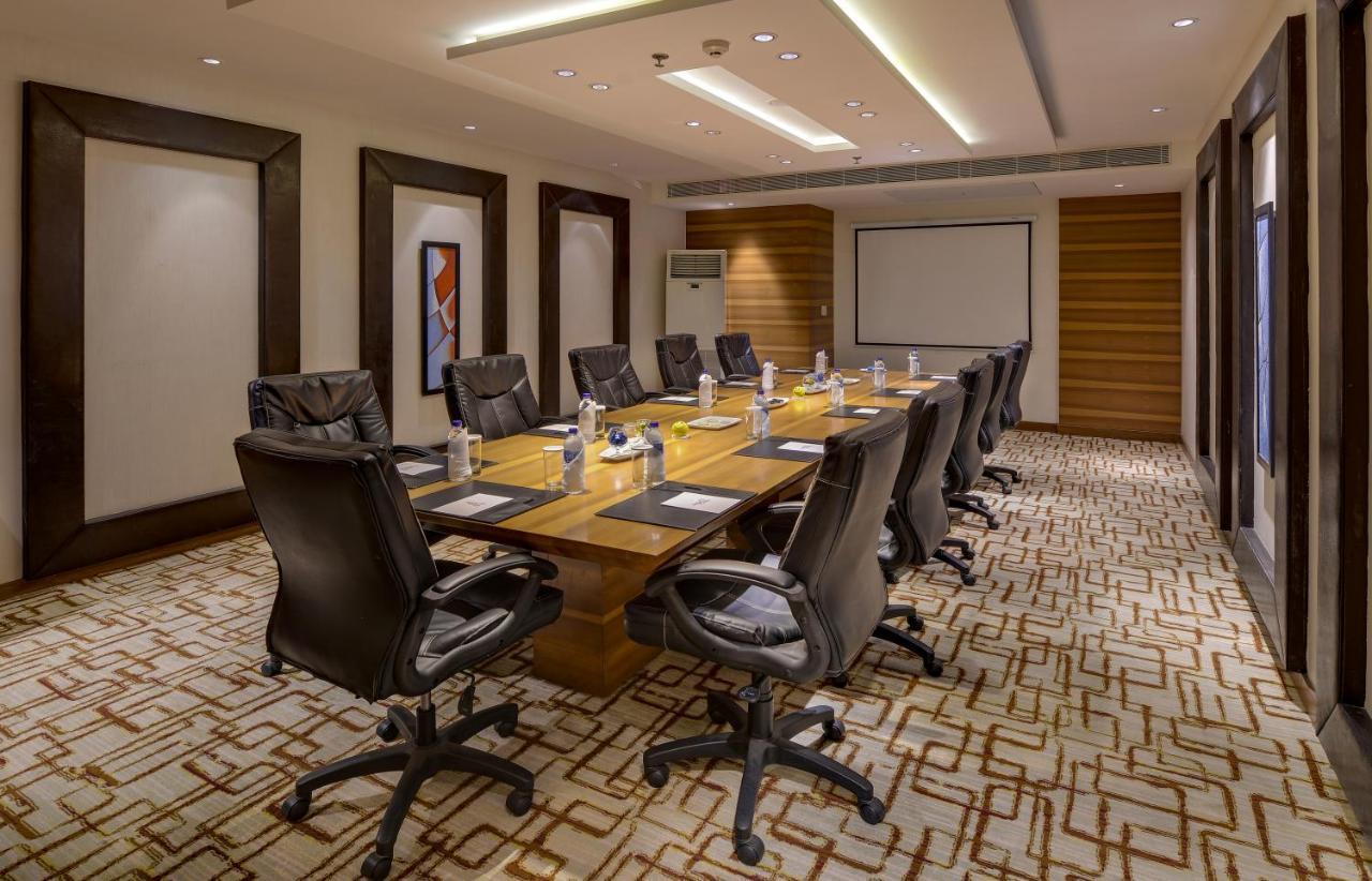 Pride Plaza Hotel, Kalkutta Exterior foto Boardroom at the Taj Bengal